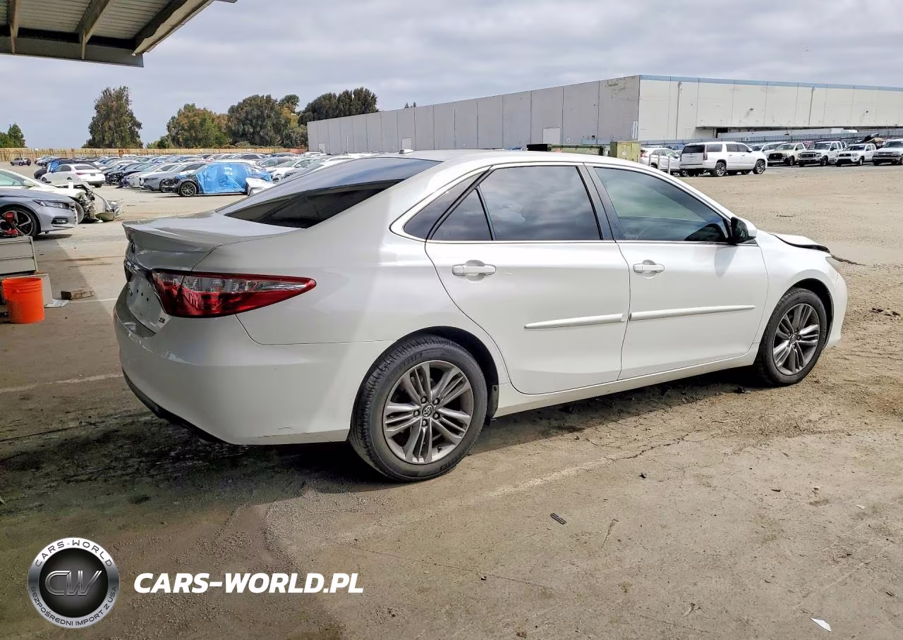 2015 Toyota Camry Se VIN:4T1BF1FK3FU075939 - 3