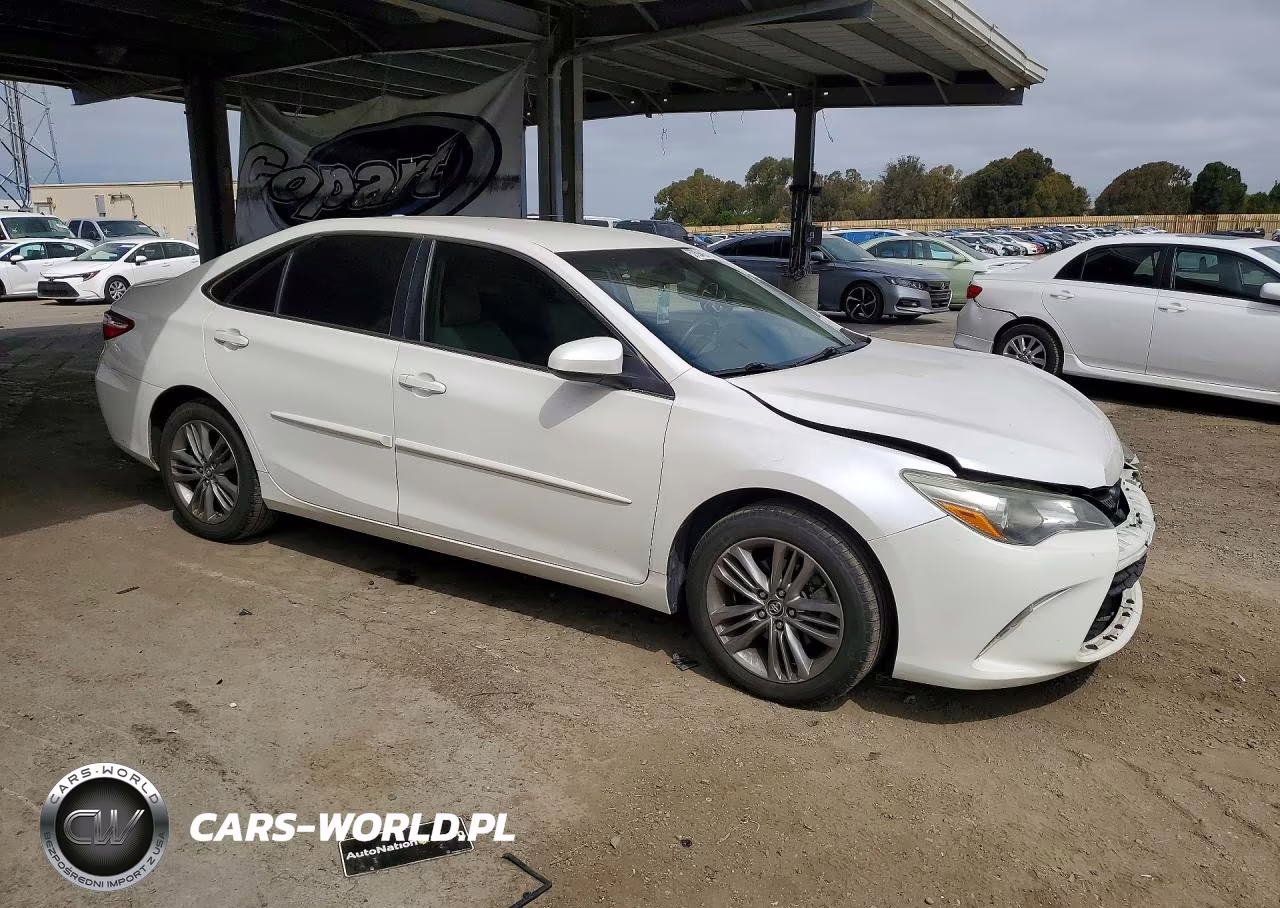 2015 Toyota Camry Se VIN:4T1BF1FK3FU075939 - 4