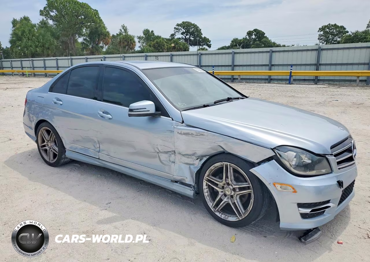 2014 Mercedes-Benz C 250 VIN:WDDGF4HBXEA957897 - 4