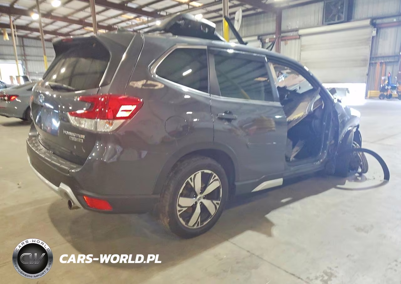 2020 Subaru Forester Touring VIN:JF2SKAXCXLH586920 - 3