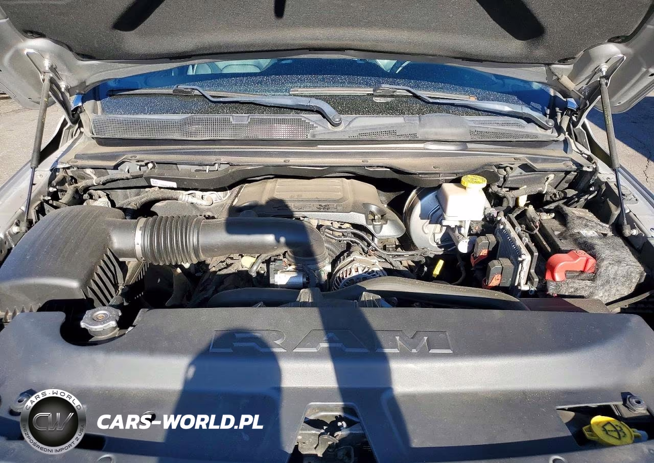 2019 Ram 1500 Laramie VIN:1C6SRFJT0KN846507 - 11