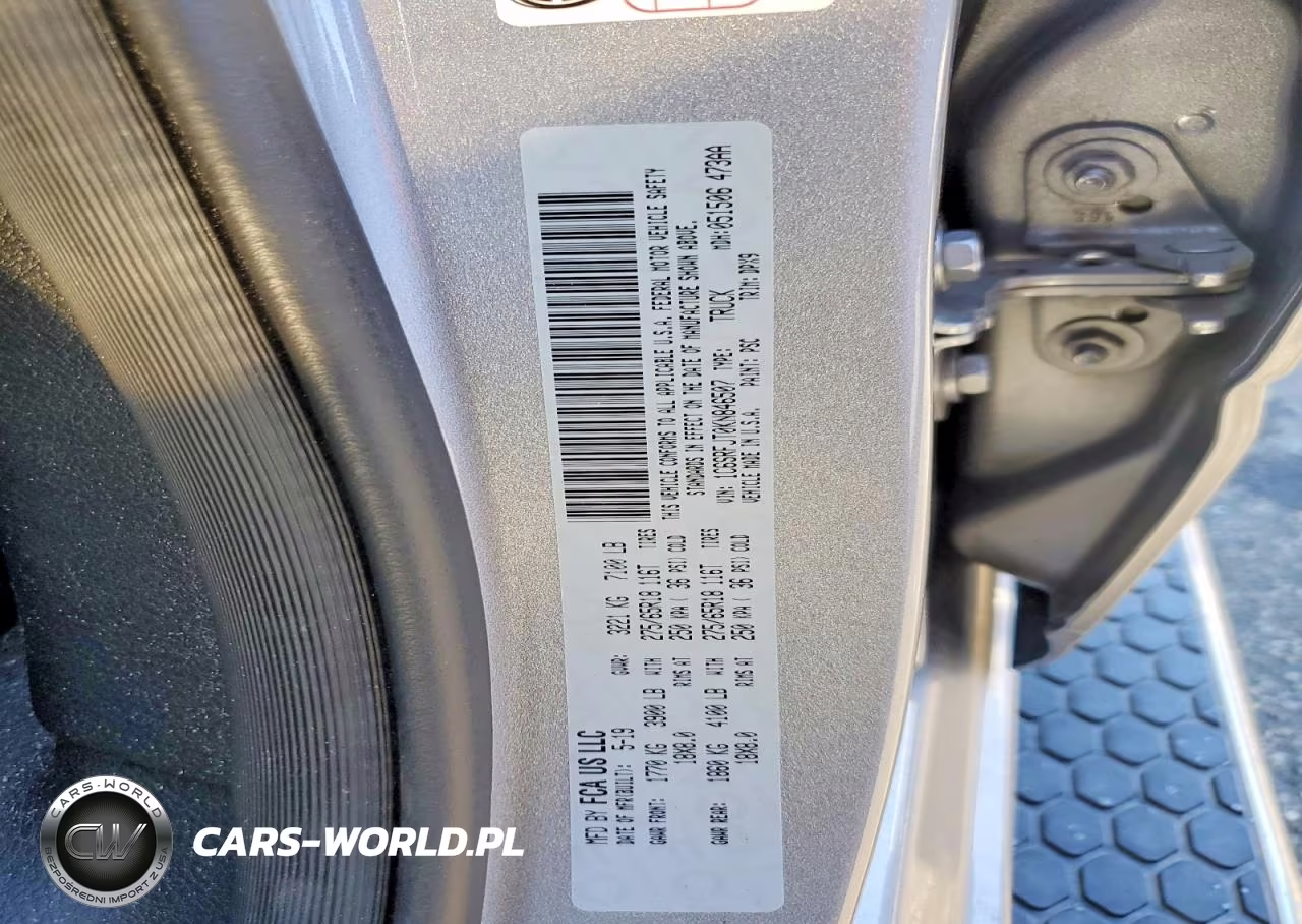 2019 Ram 1500 Laramie VIN:1C6SRFJT0KN846507 - 12