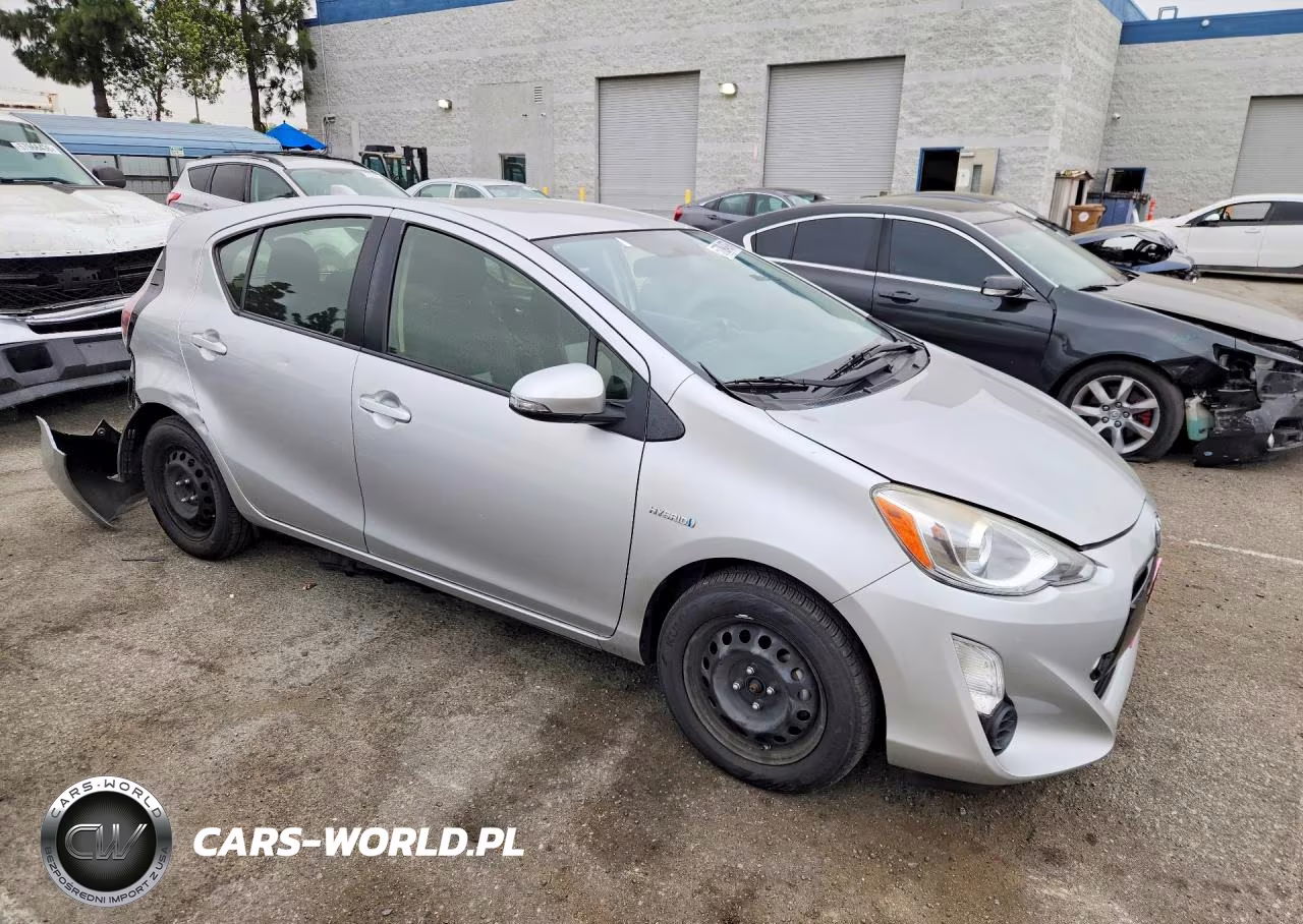 2015 Toyota Prius C Two VIN:JTDKDTB38F1586309 - 4