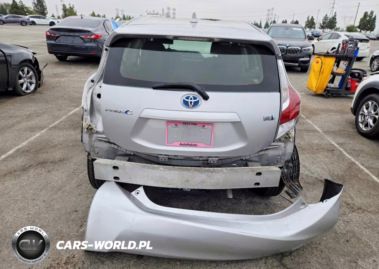 2015 Toyota Prius C Two VIN:JTDKDTB38F1586309 - 6