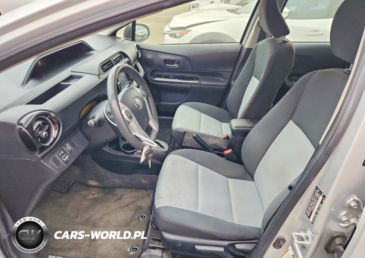 2015 Toyota Prius C Two VIN:JTDKDTB38F1586309 - 7