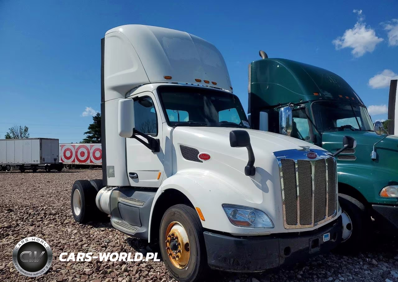 2015 Peterbilt 579 Semi Truck