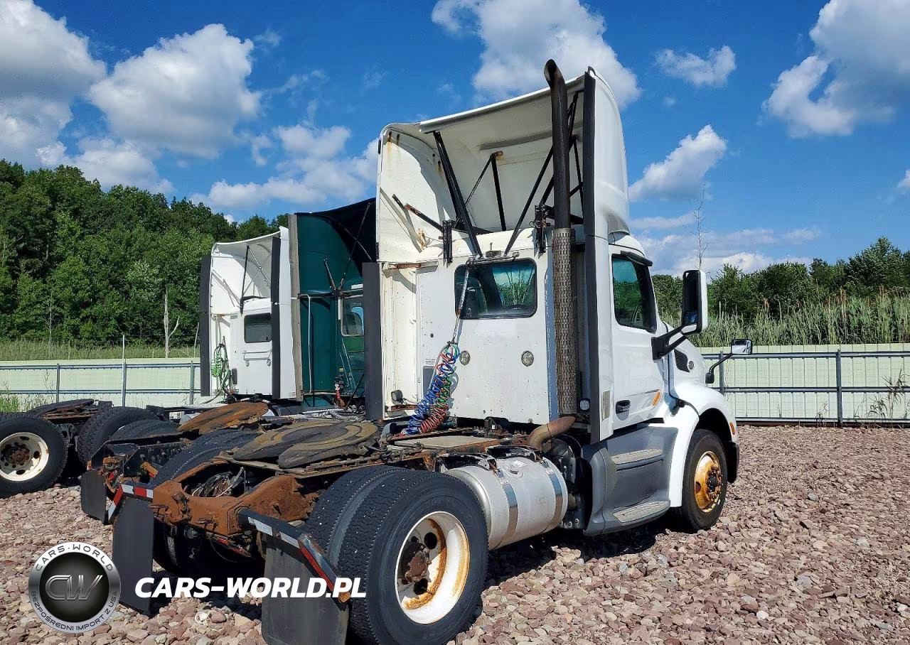 2015 Peterbilt 579 Semi Truck VIN:1XPBA48XXFD299365 - 4