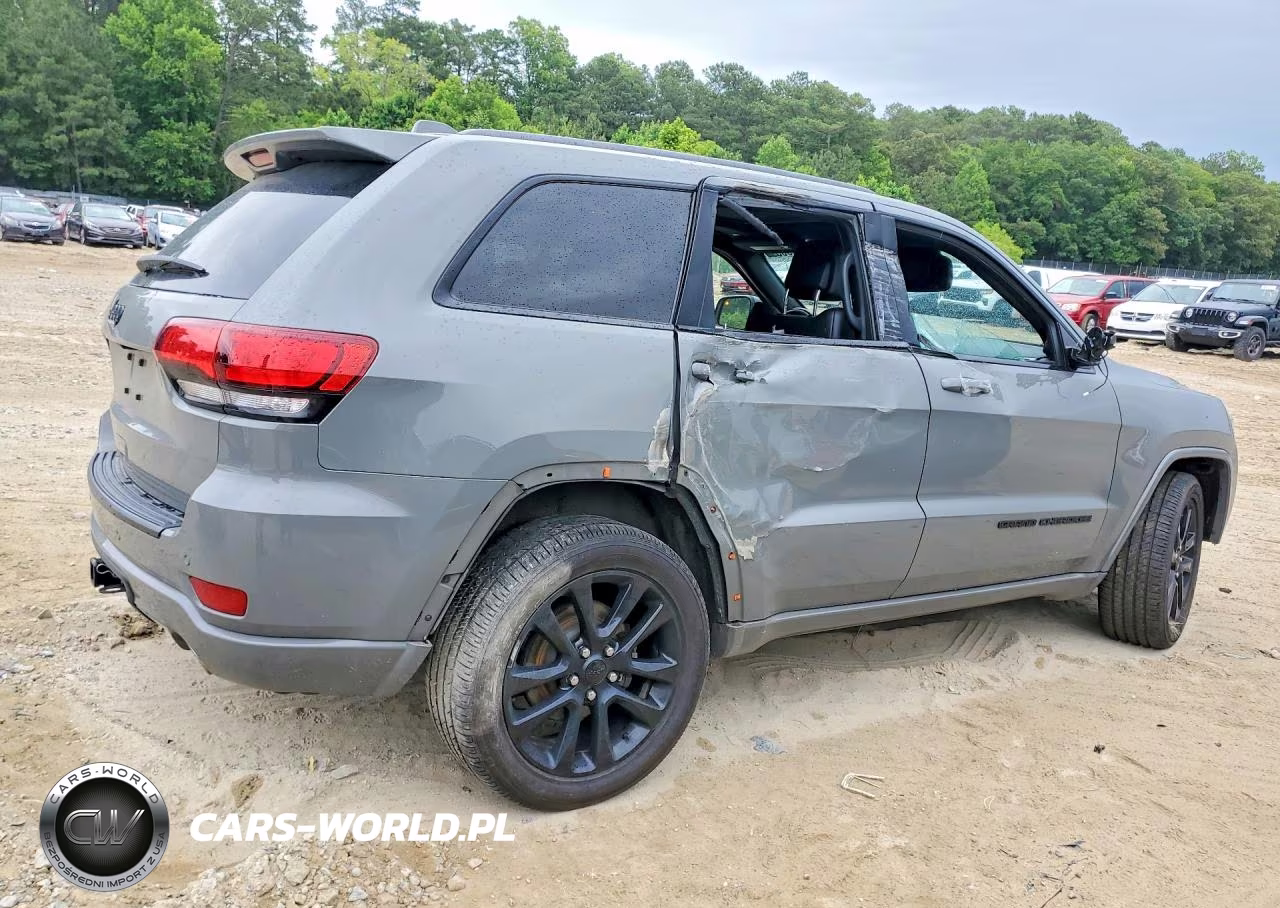 2020 Jeep Grand Cherokee Laredo VIN:1C4RJFAG2LC311760 - 3