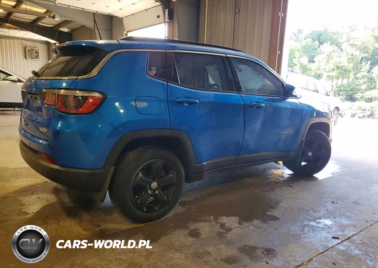 2018 Jeep Compass Latitude VIN:3C4NJDBB5JT359843 - 3