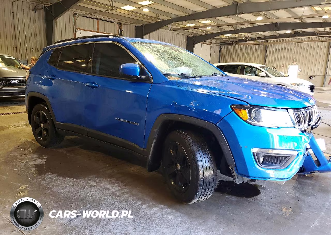 2018 Jeep Compass Latitude VIN:3C4NJDBB5JT359843 - 4