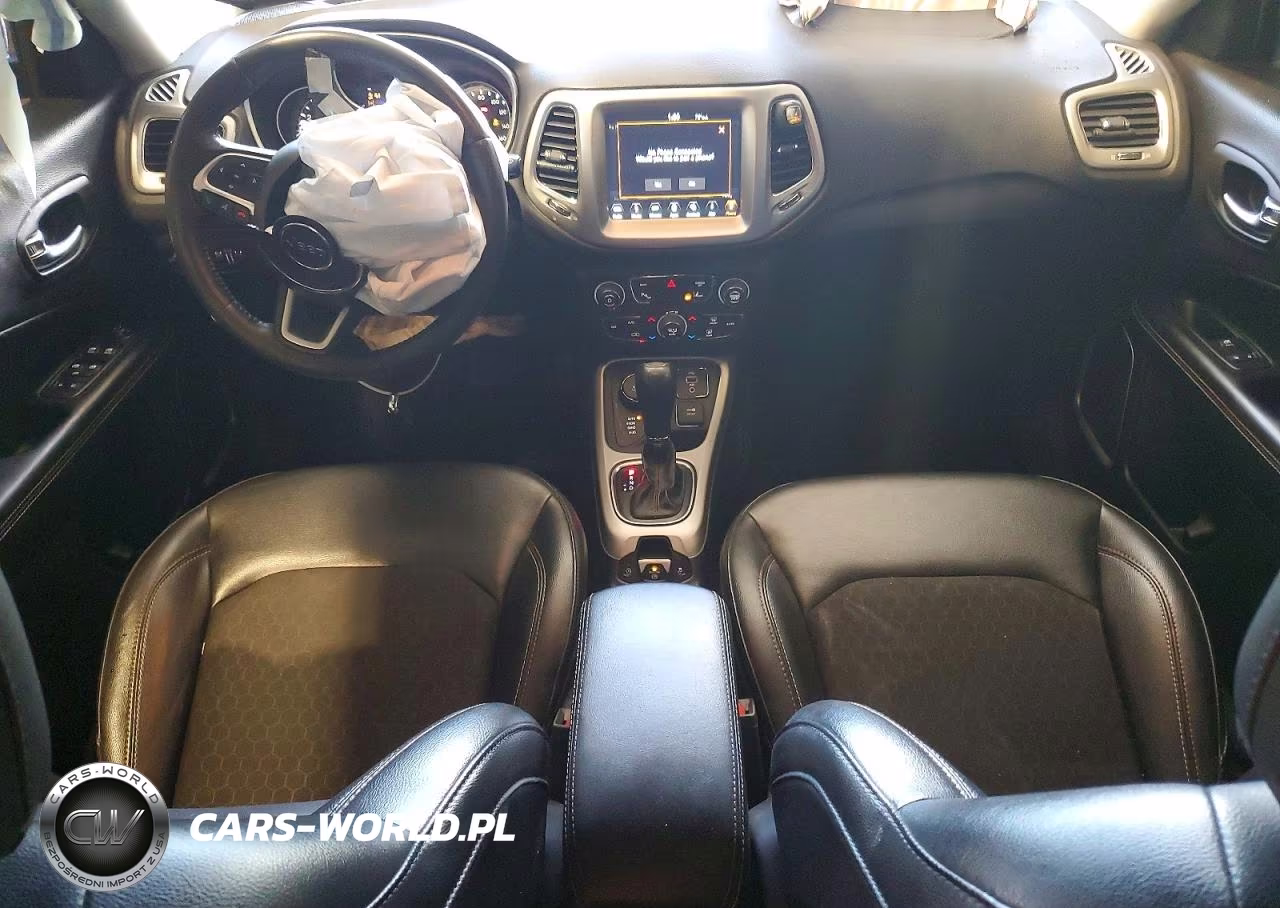 2018 Jeep Compass Latitude VIN:3C4NJDBB5JT359843 - 8