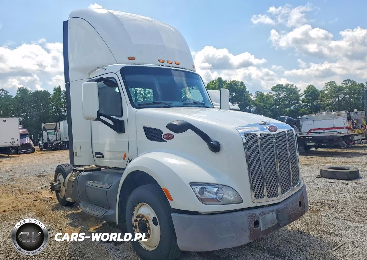2017 Peterbilt 579 Semi Truck
