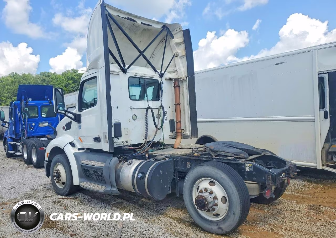 2017 Peterbilt 579 Semi Truck VIN:1XPBA48XXHD428885 - 3