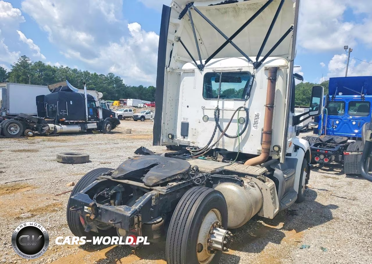 2017 Peterbilt 579 Semi Truck VIN:1XPBA48XXHD428885 - 4