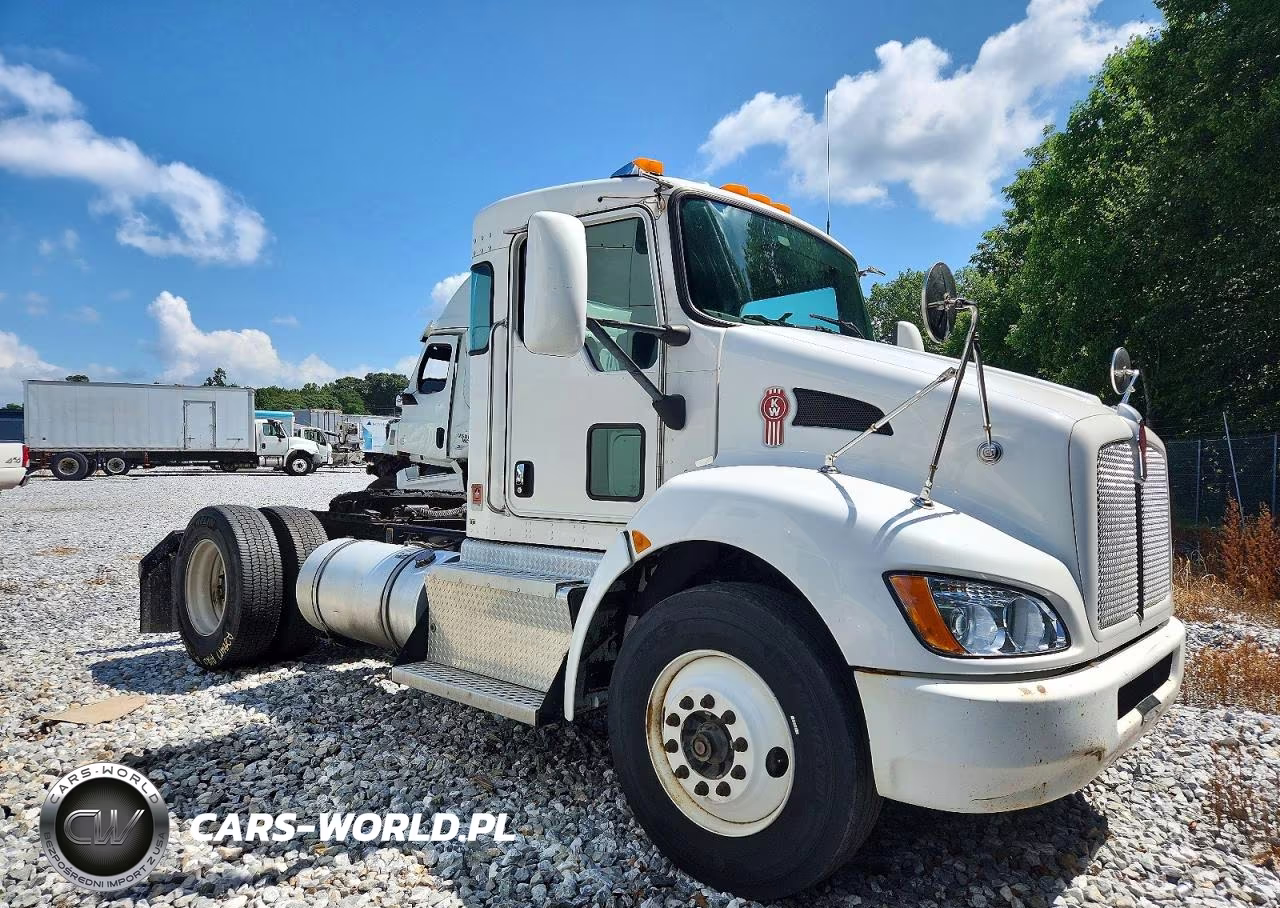 2016 Kenworth T370 Semi Truck