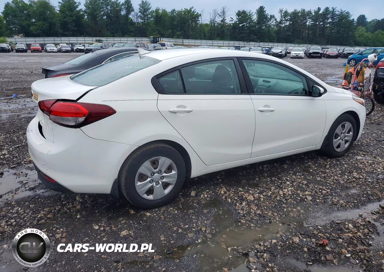2018 Kia Forte Lx VIN:3KPFK4A77JE165205 - 3