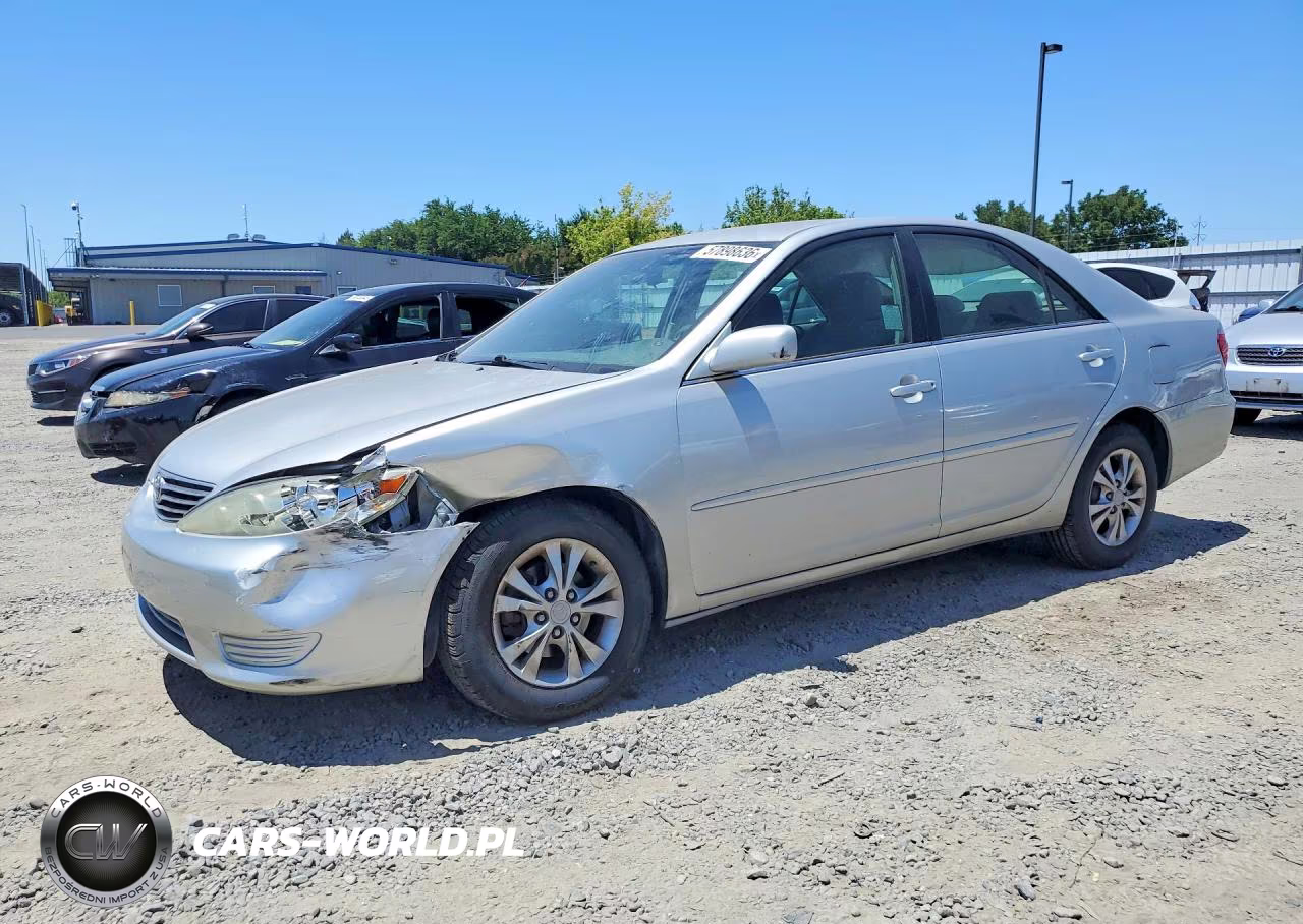 2005 Toyota Camry Le V6 – zdjęcie 1 z 12