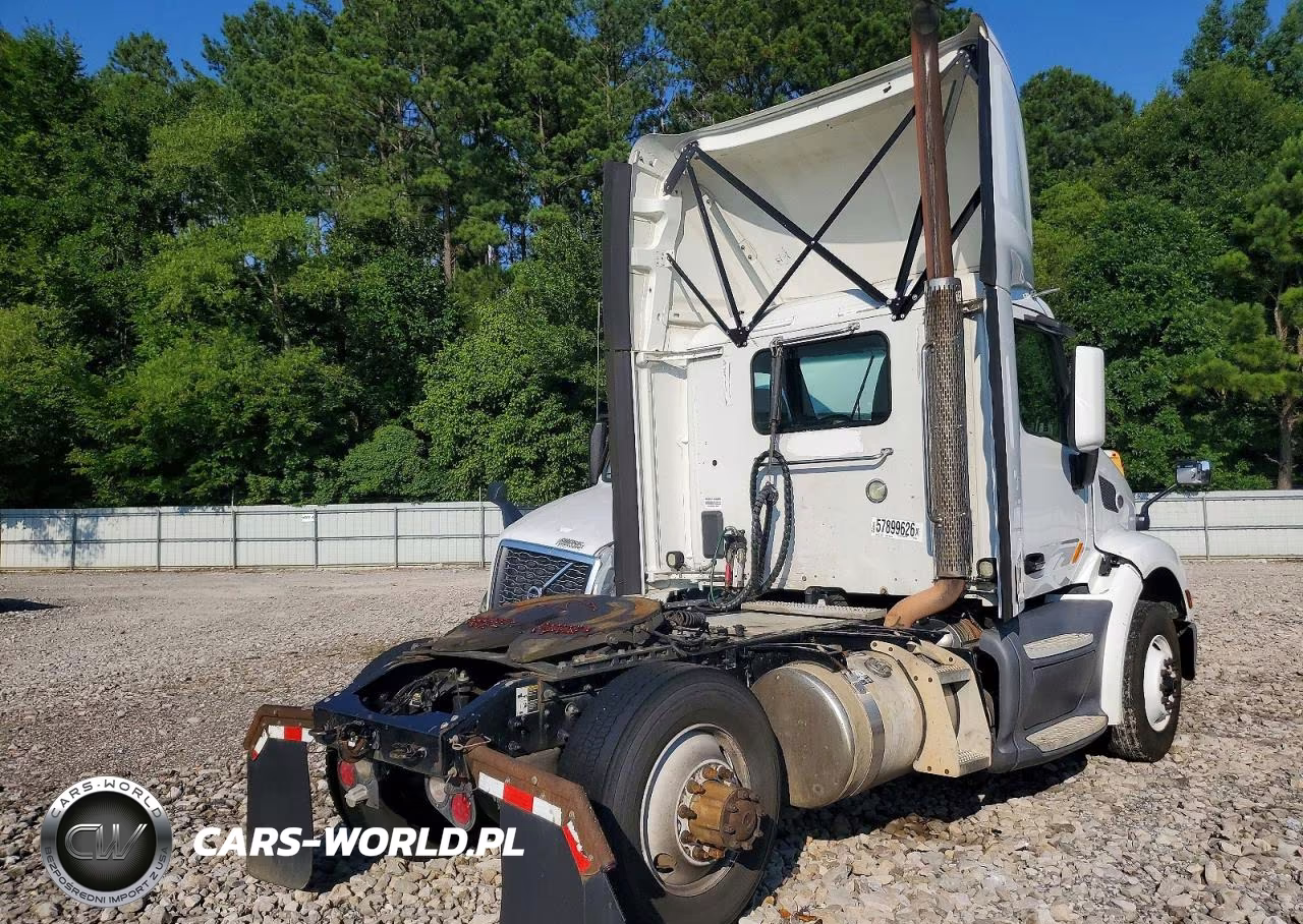 2017 Peterbilt 579 Semi Truck VIN:1XPBA48XXHD428675 - 4