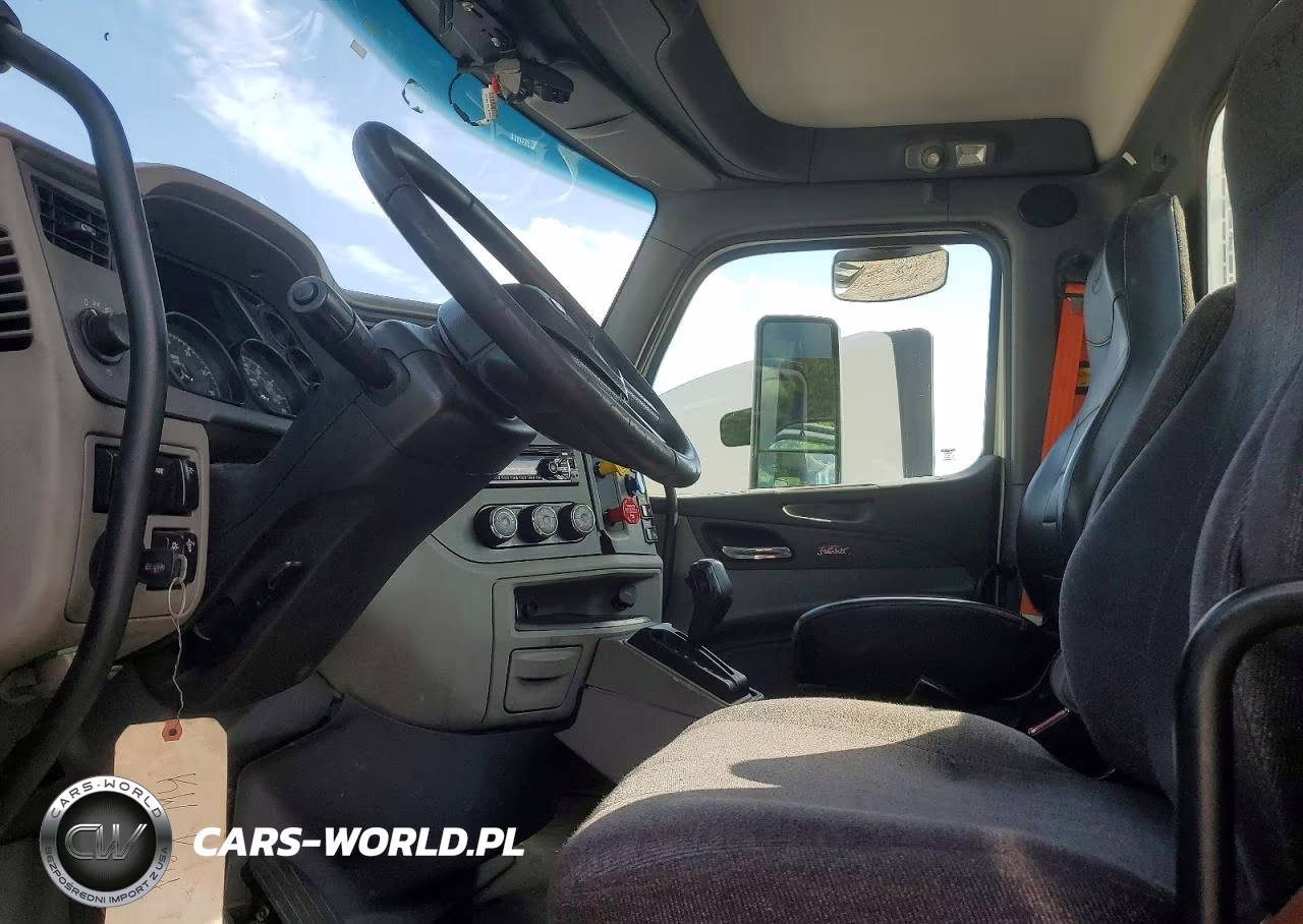 2017 Peterbilt 579 Semi Truck VIN:1XPBA48XXHD428675 - 6