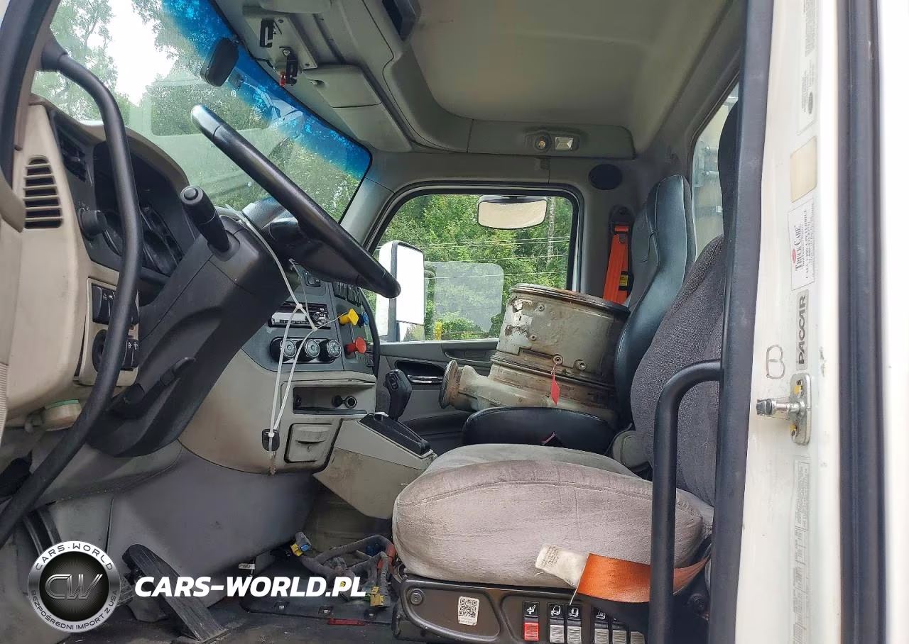 2018 Peterbilt 579 Semi Truck VIN:1XPBA48XXJD477638 - 5