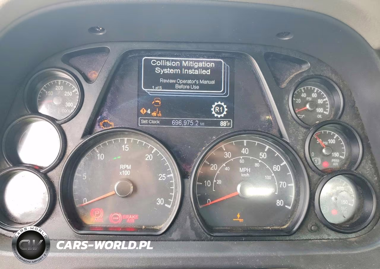 2018 Peterbilt 579 Semi Truck VIN:1XPBA48XXJD477638 - 8