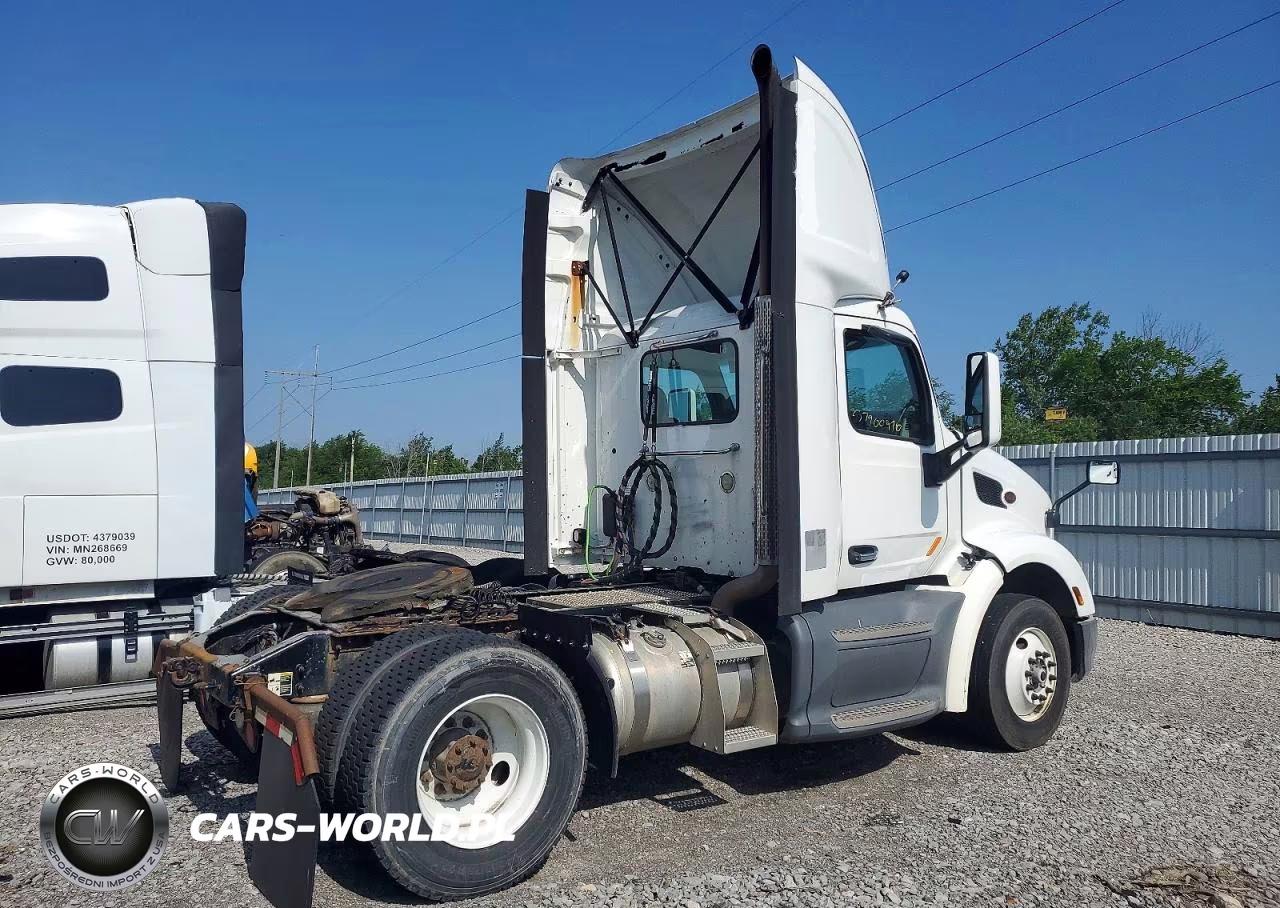 2018 Peterbilt 579 Semi Truck VIN:1XPBA48XXJD477929 - 4