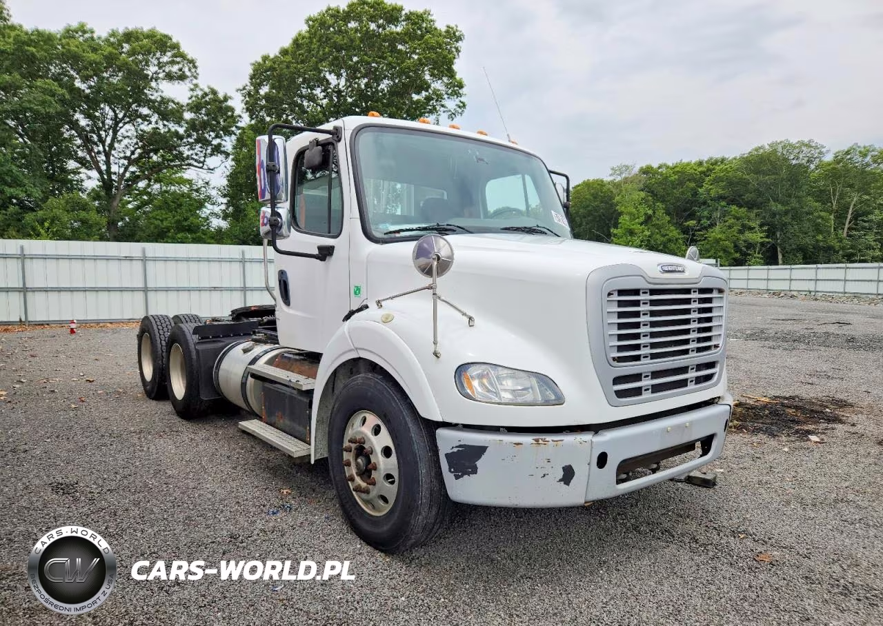 2017 Freightliner Business Class M2 Semi Truck
