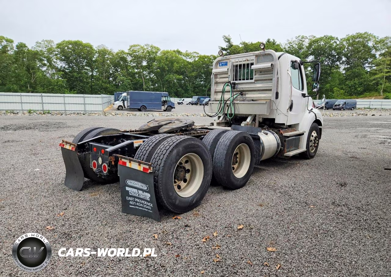2017 Freightliner Business Class M2 Semi Truck VIN:1FUJC5DVXHHJF0200 - 4