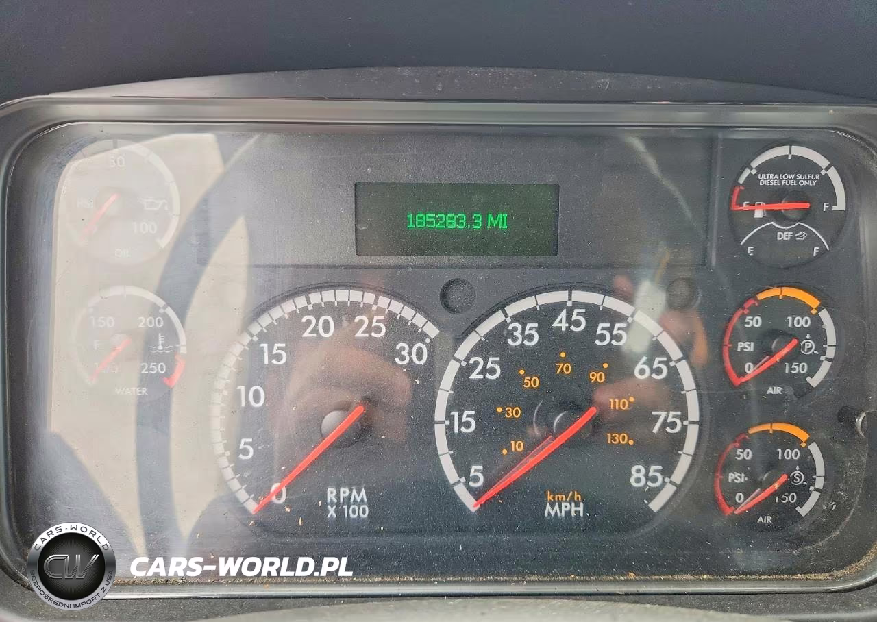 2017 Freightliner Business Class M2 Semi Truck VIN:1FUJC5DVXHHJF0200 - 8