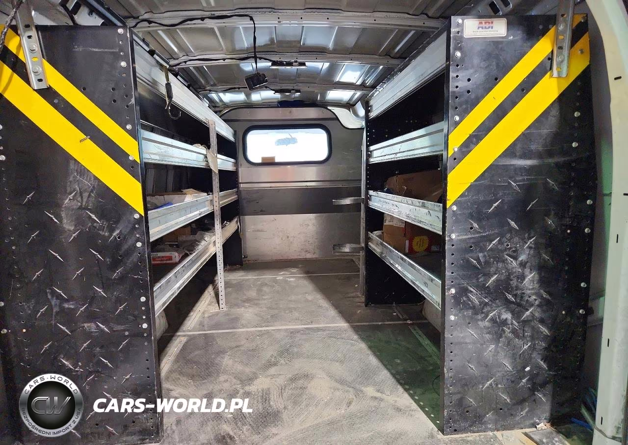 2023 Chevrolet Express G2500 VIN:1GCWGAFP7P1232891 - 10