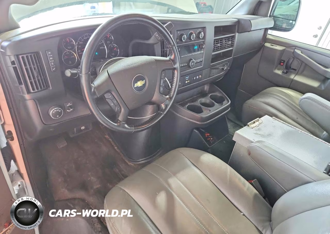 2023 Chevrolet Express G2500 VIN:1GCWGAFP7P1232891 - 8