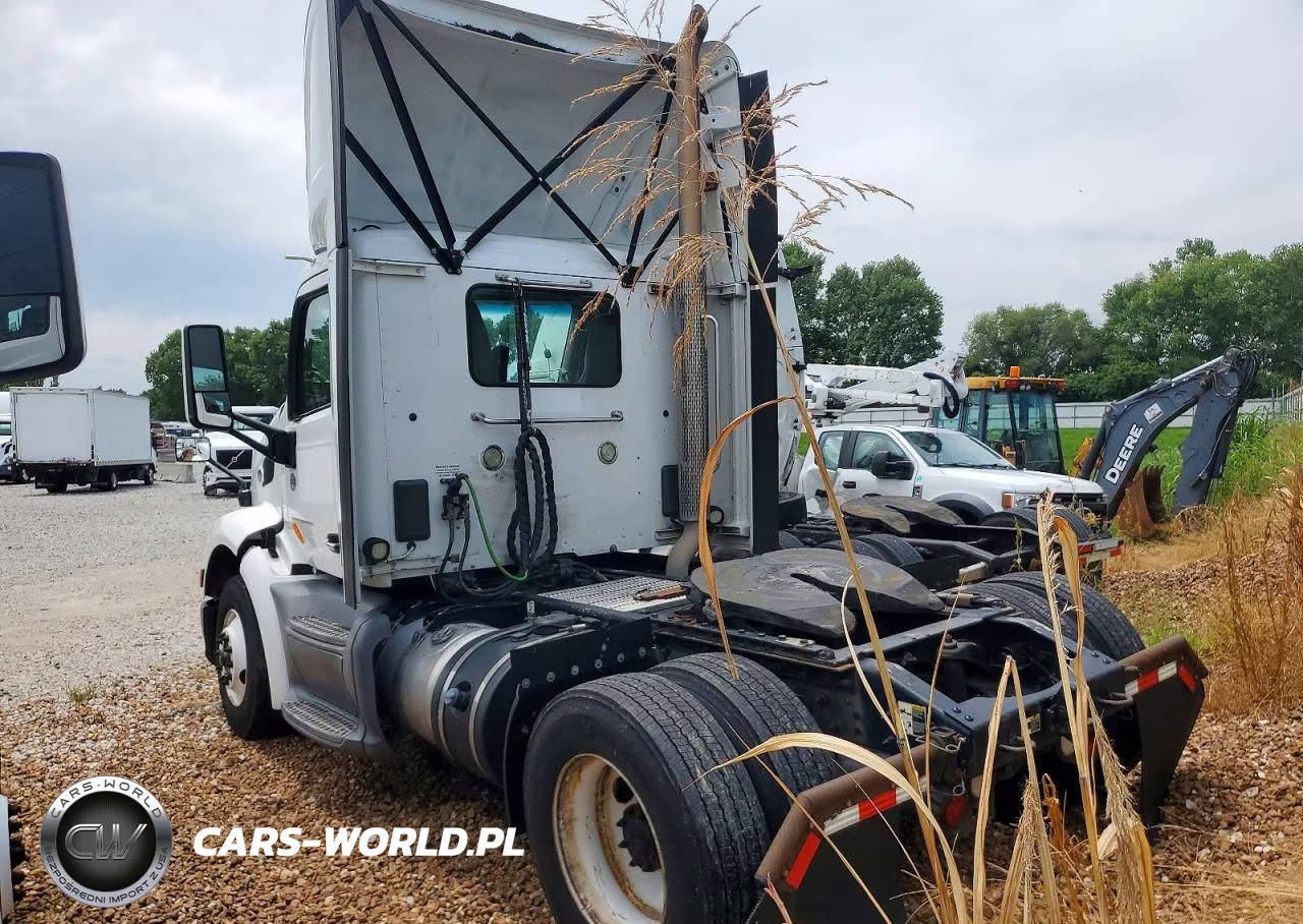 2018 Peterbilt 579 Semi Truck VIN:1XPBA48XXJD478367 - 3