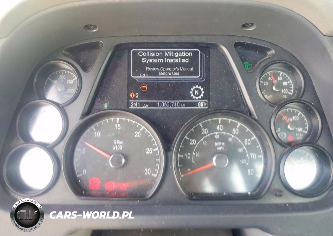2018 Peterbilt 579 Semi Truck VIN:1XPBA48XXJD478367 - 8