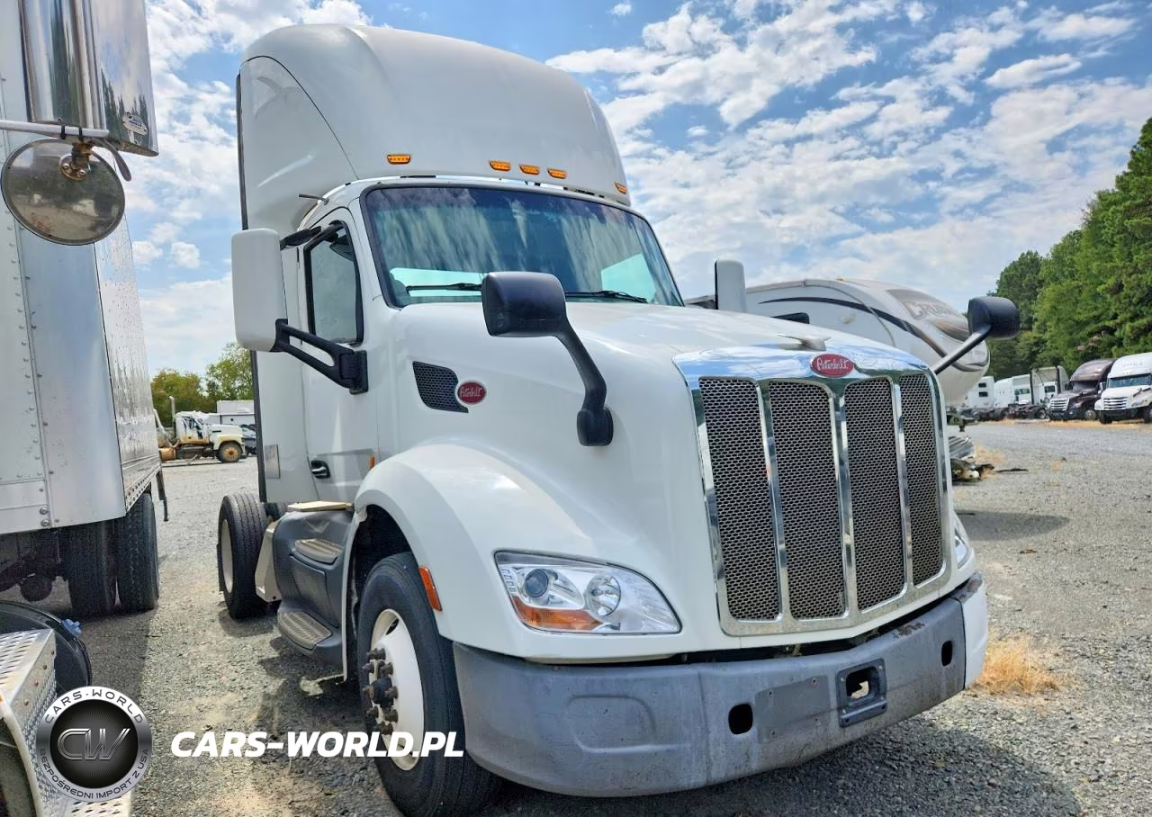 2017 Peterbilt 579 Semi Truck