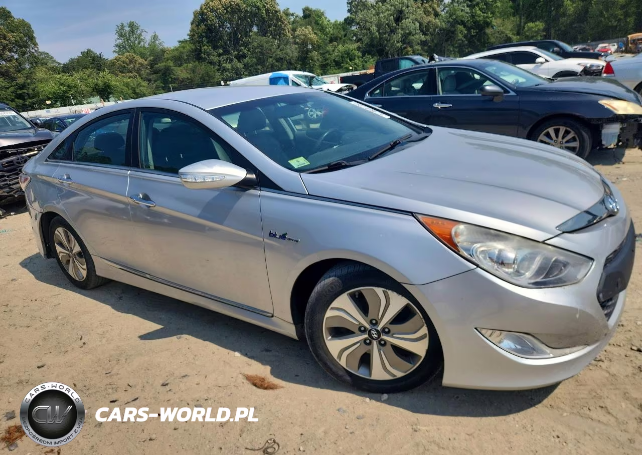 2013 Hyundai Sonata Hybrid VIN:KMHEC4A41DA099011 - 4