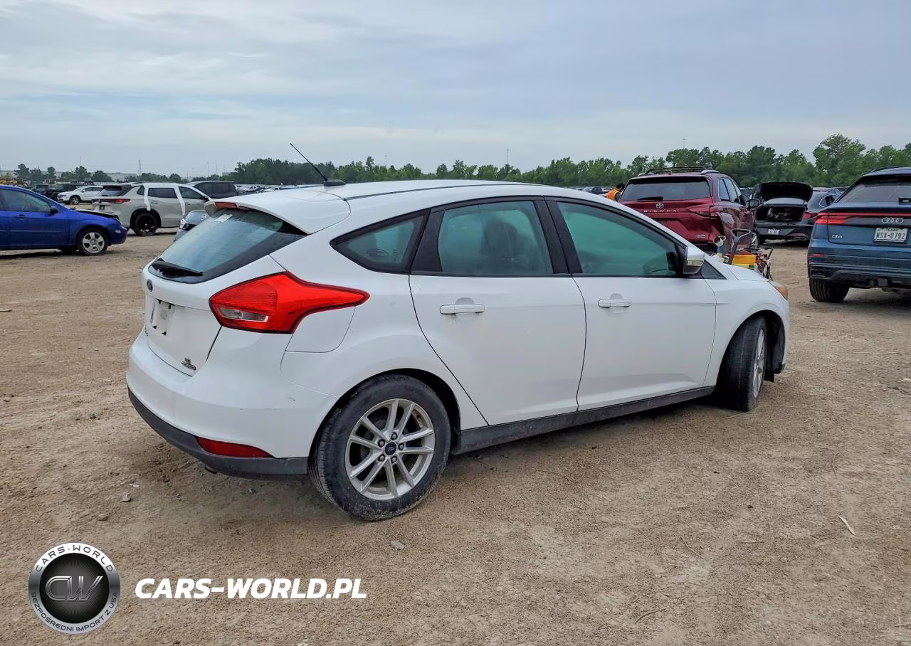 2015 Ford Focus VIN:1FADP3K2XFL223740 - 3