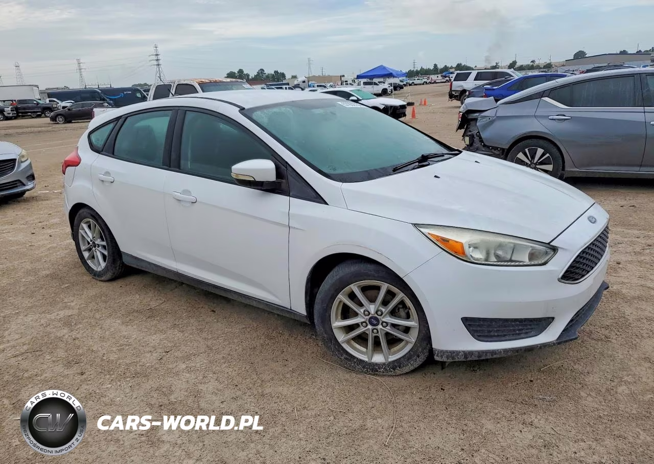 2015 Ford Focus VIN:1FADP3K2XFL223740 - 4