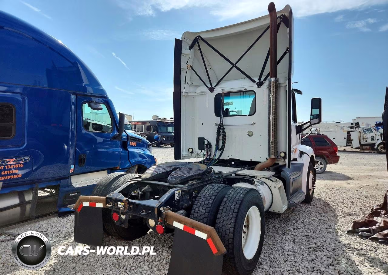 2017 Peterbilt 579 Semi Truck VIN:1XPBA48XXHD428725 - 4