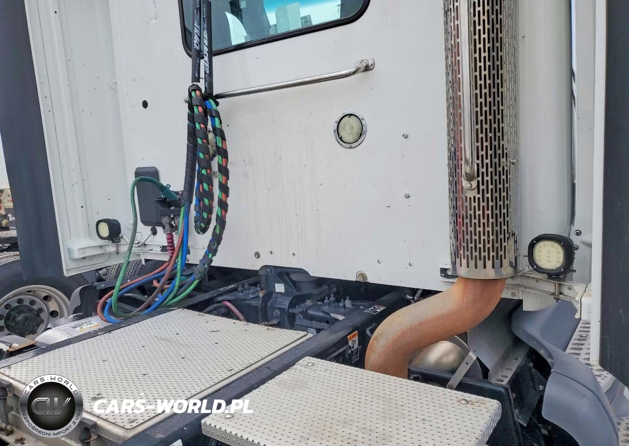 2017 Peterbilt 579 Semi Truck VIN:1XPBA48XXHD428725 - 6