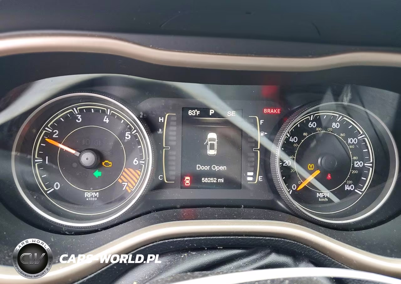 2015 Jeep Cherokee Sport VIN:1C4PJMAB9FW774563 - 9