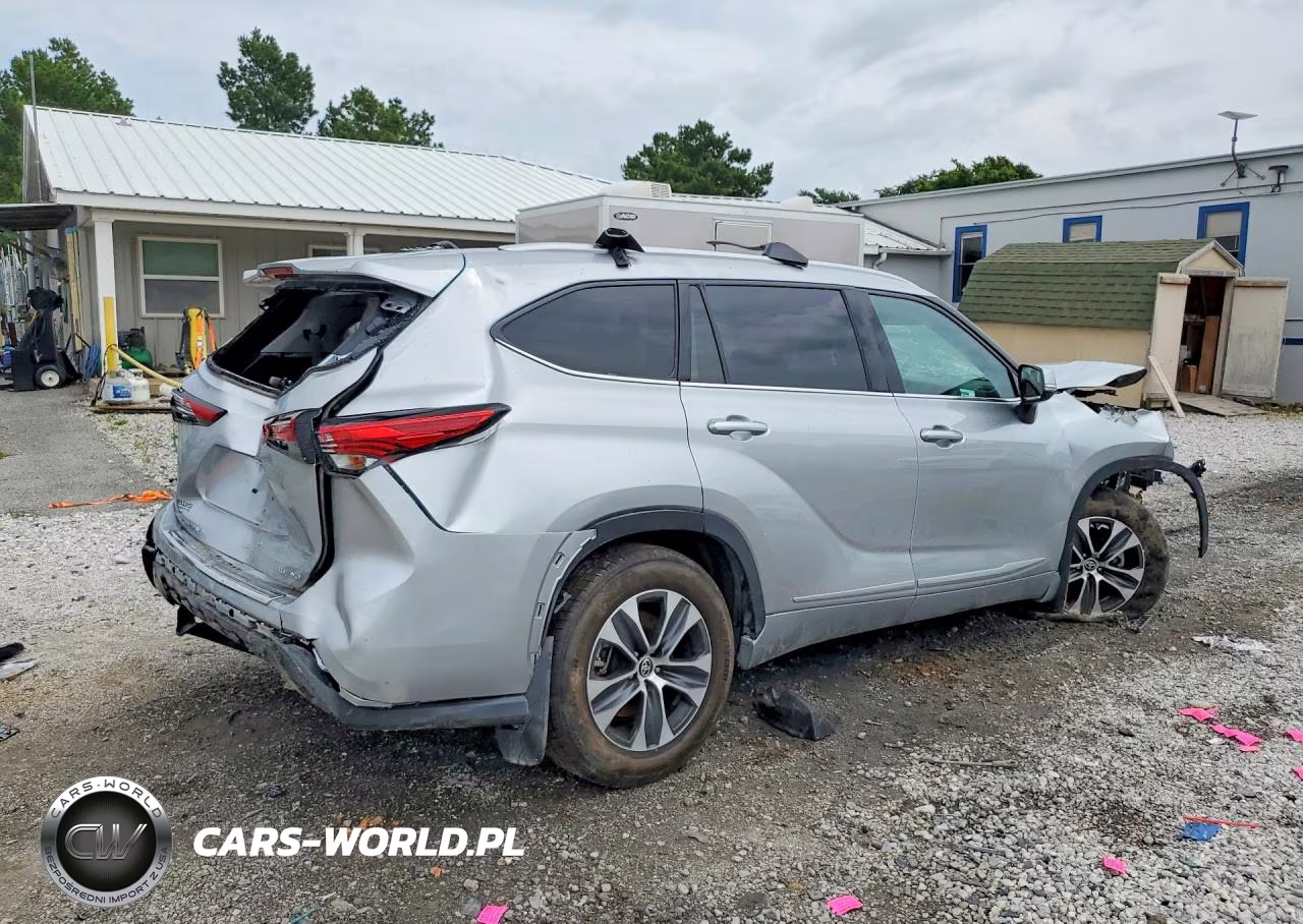 2022 Toyota Highlander Xle VIN:5TDGZRBH9NS583233 - 3