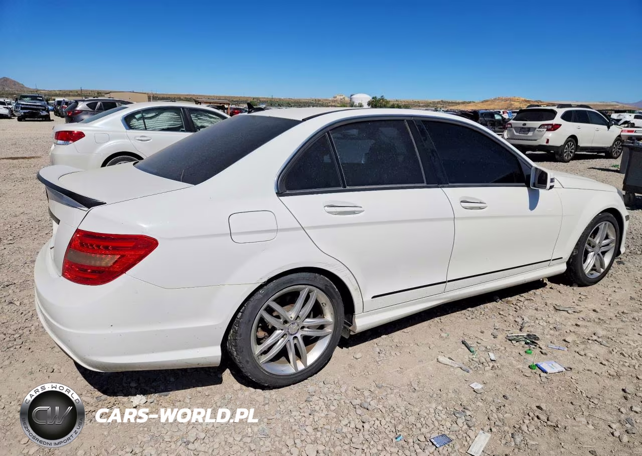 2013 Mercedes-Benz C 250 VIN:WDDGF4HB1DA835945 - 3