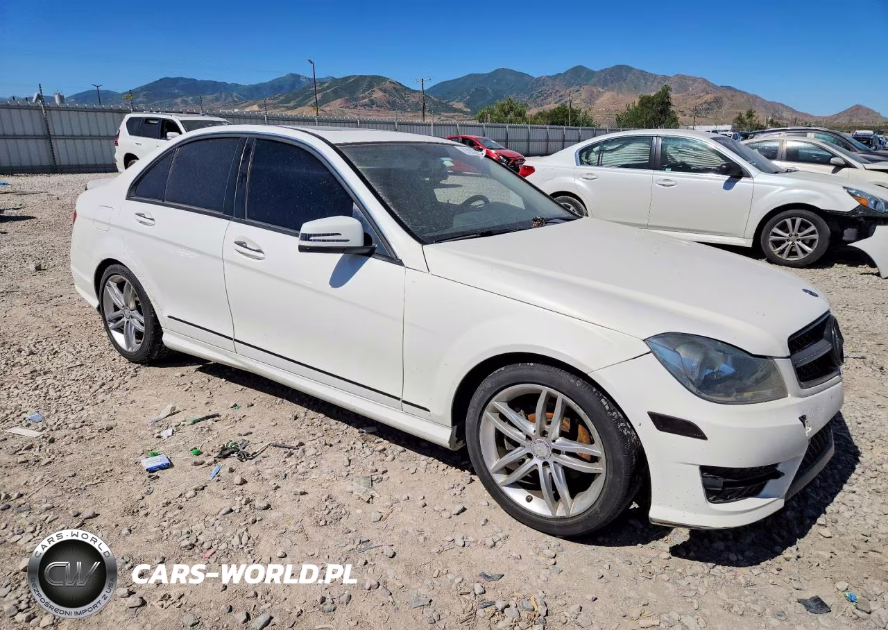 2013 Mercedes-Benz C 250 VIN:WDDGF4HB1DA835945 - 4