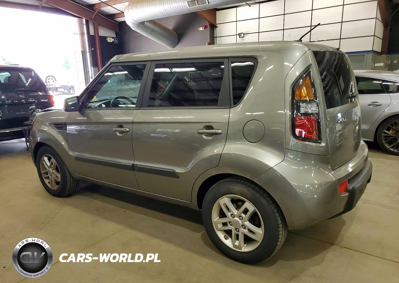 2011 Kia Soul + VIN:KNDJT2A22B7332037 - 2