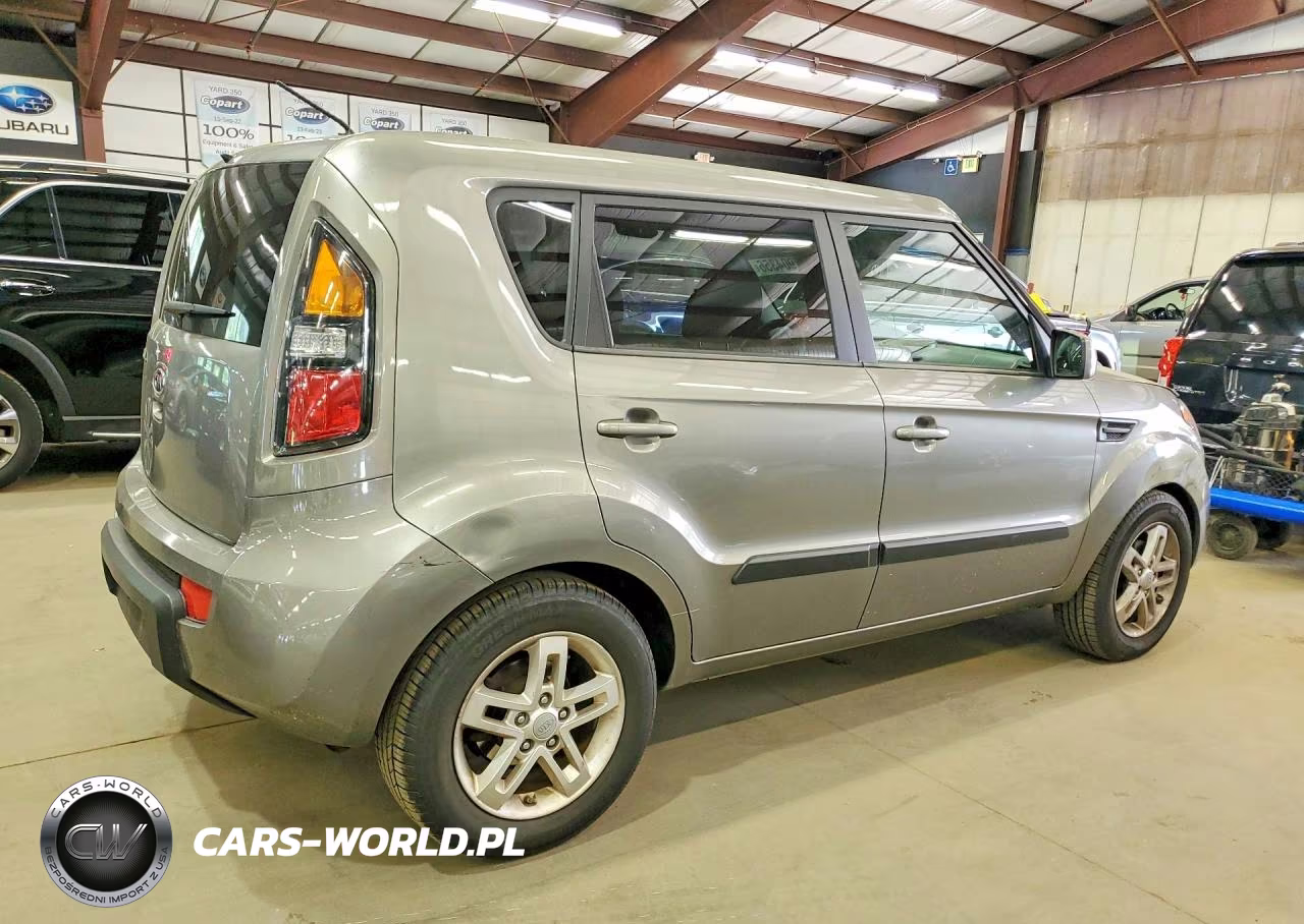 2011 Kia Soul + VIN:KNDJT2A22B7332037 - 3