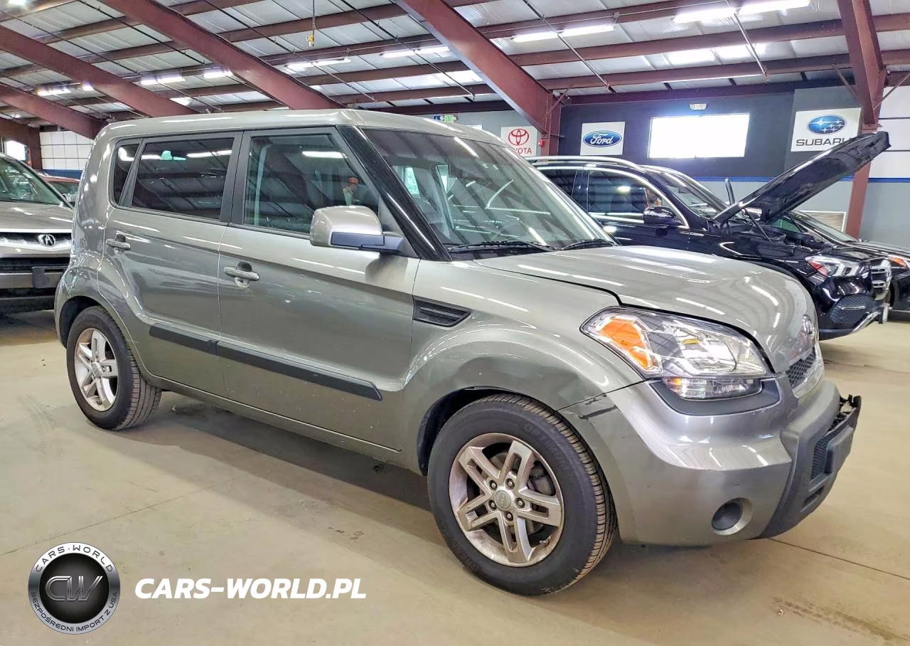 2011 Kia Soul + VIN:KNDJT2A22B7332037 - 4