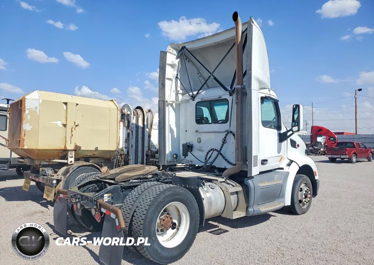 2018 Peterbilt 579 Semi Truck VIN:1XPBA48X7JD478200 - 4