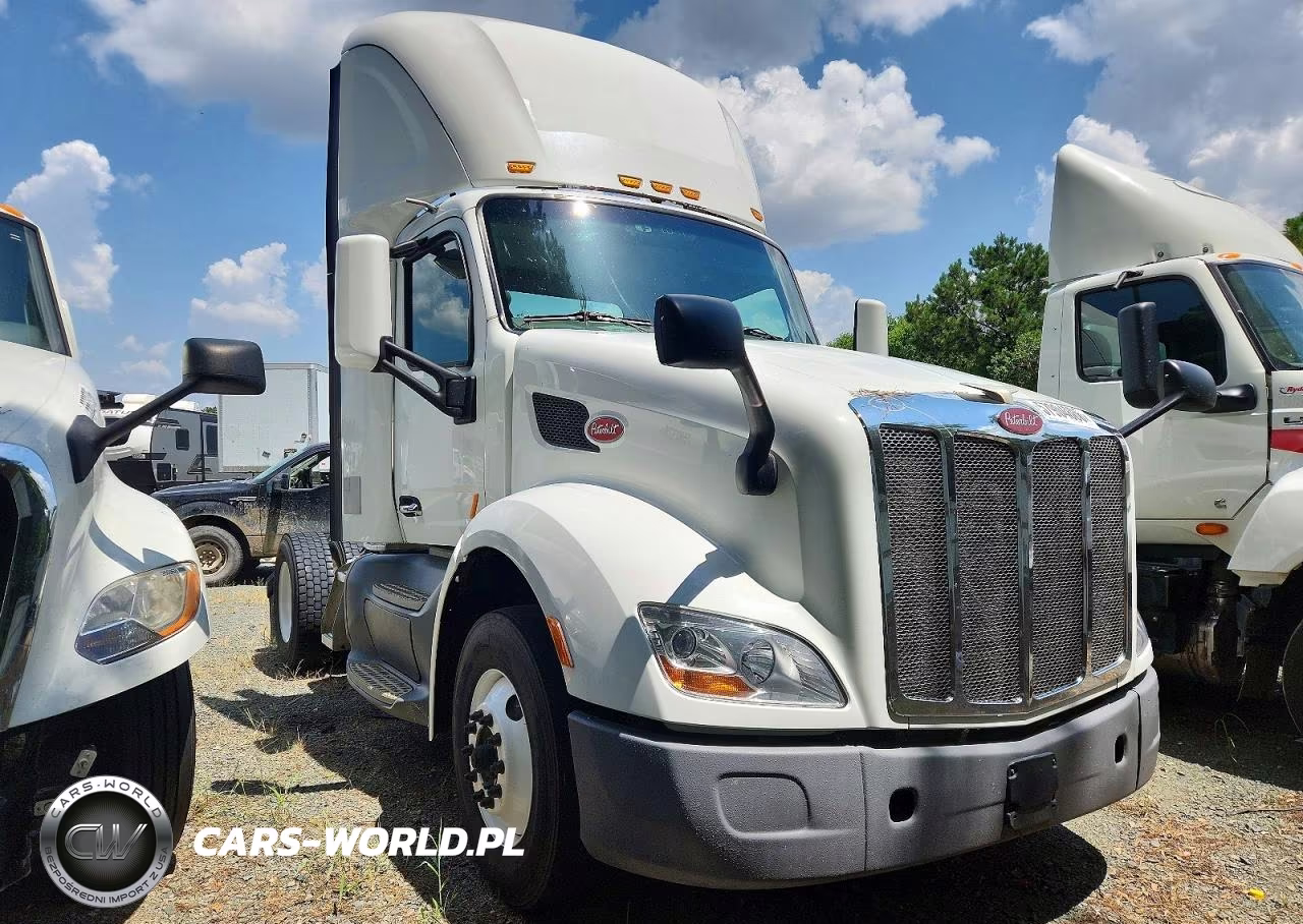 2017 Peterbilt 579 Semi Truck VIN:1XPBA48X0HD428670 - 9
