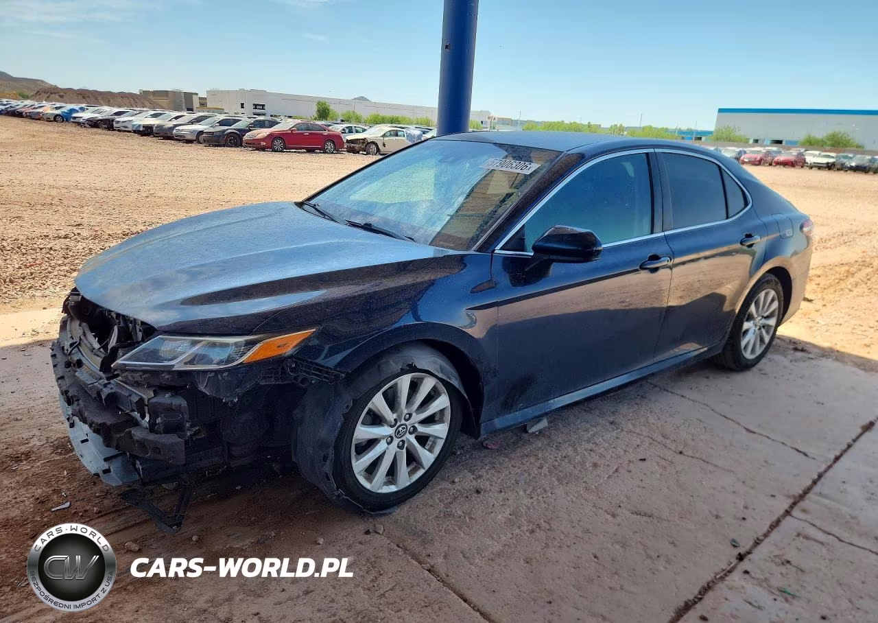 2019 Toyota Camry Le – zdjęcie 1 z 13