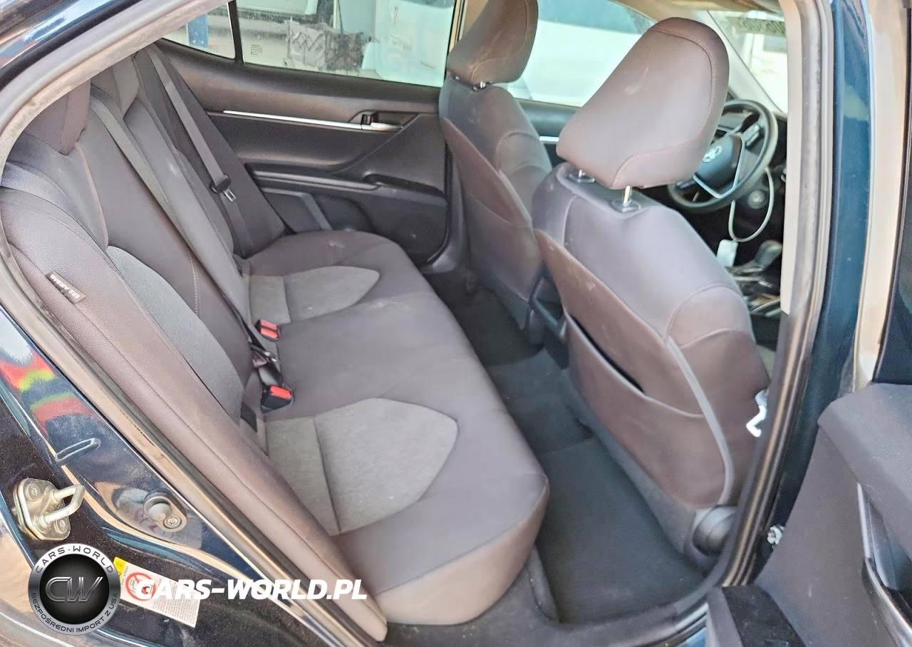 2019 Toyota Camry Le VIN:4T1B11HK1KU755652 - 10